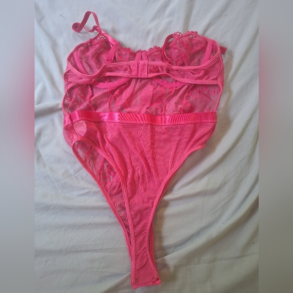 Elegant Pink Lace Lingerie - Picture 2 of 3